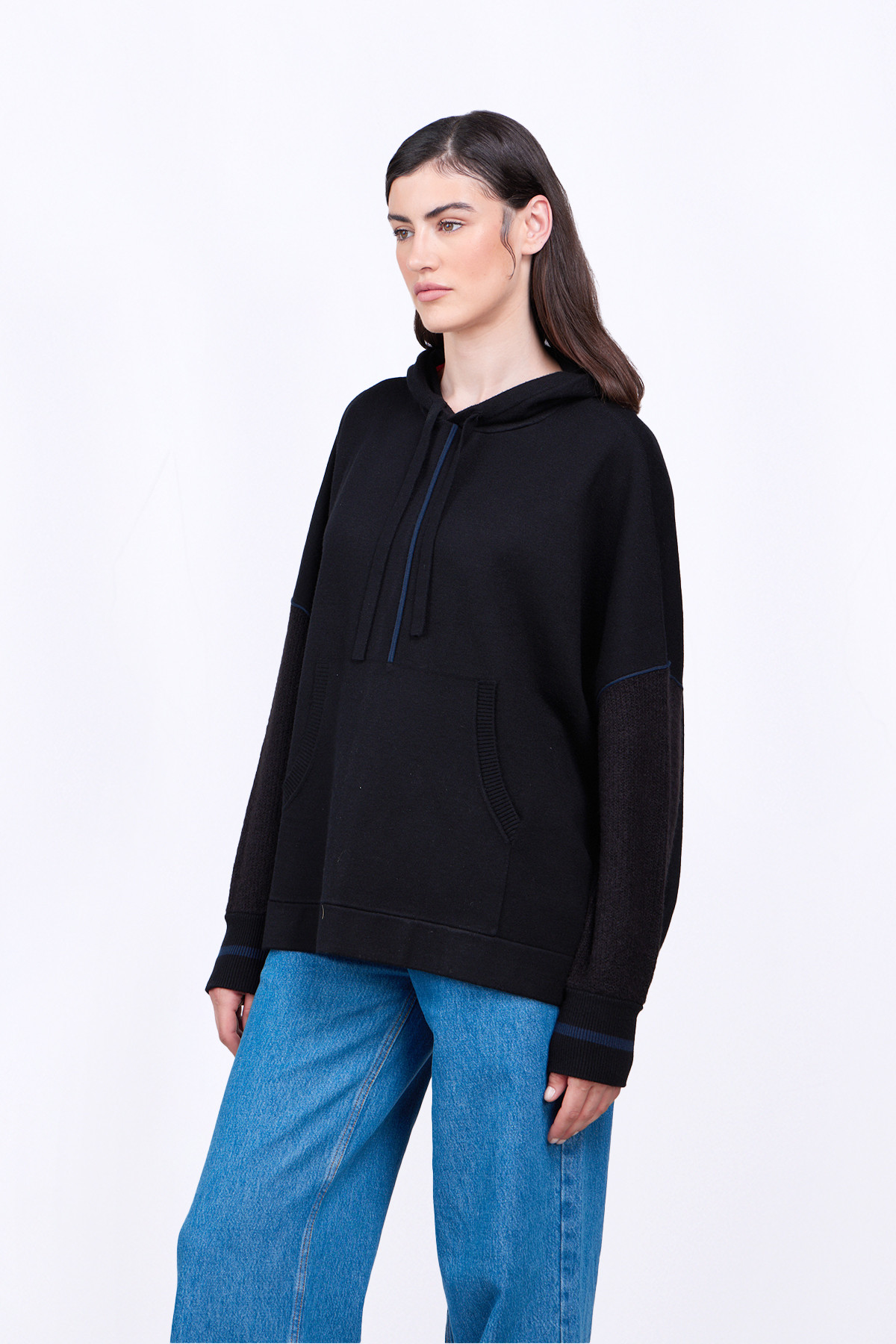 Pull en maille à capuche...