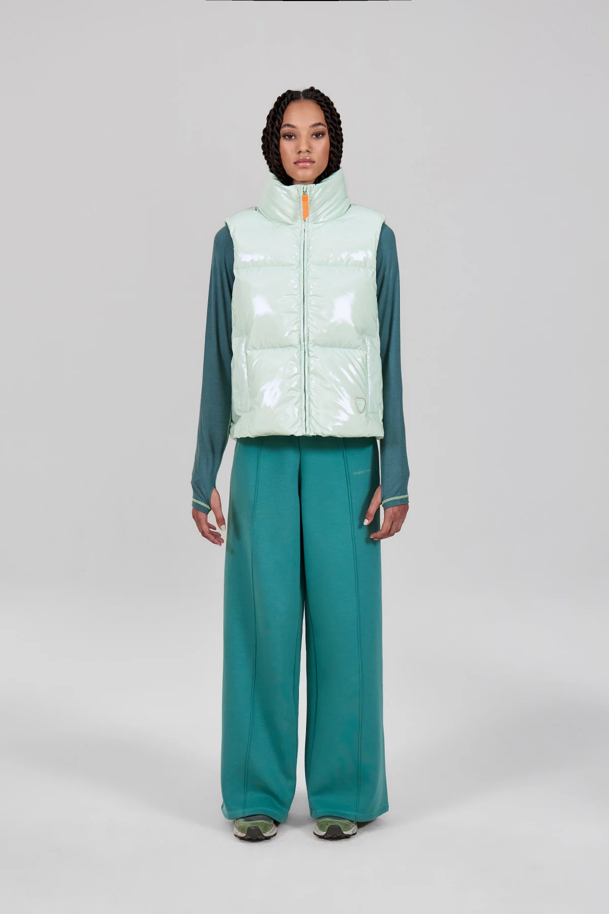 Sleeveless puffy jacket...