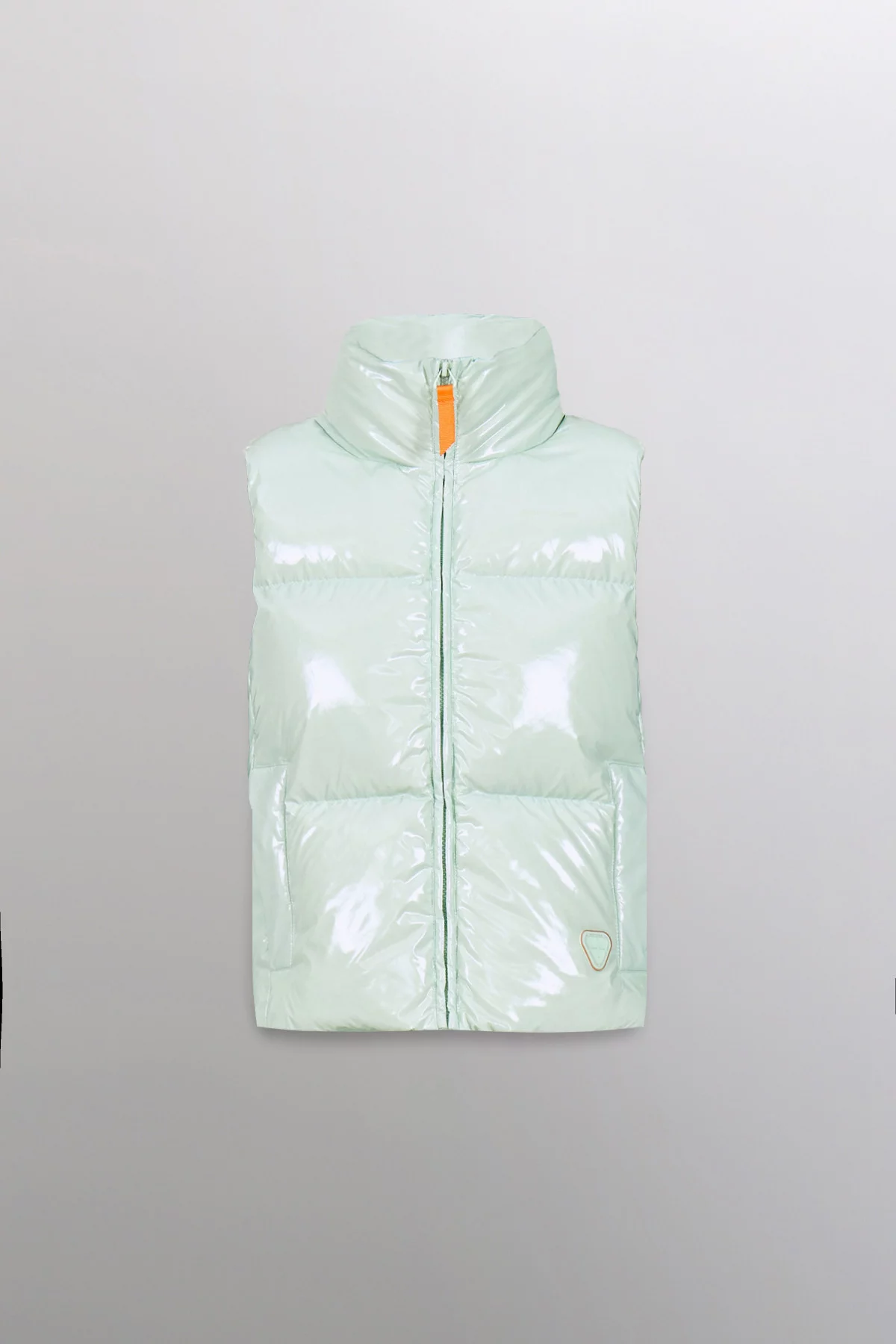 Sleeveless puffy jacket...