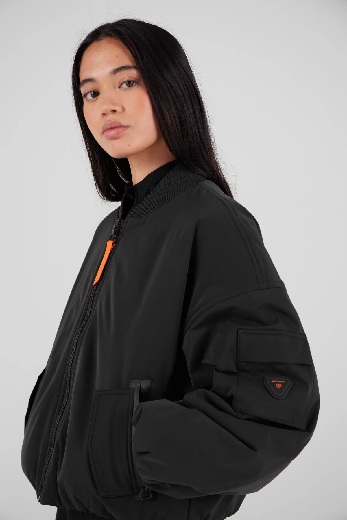Bomber court aux manches amples Suni