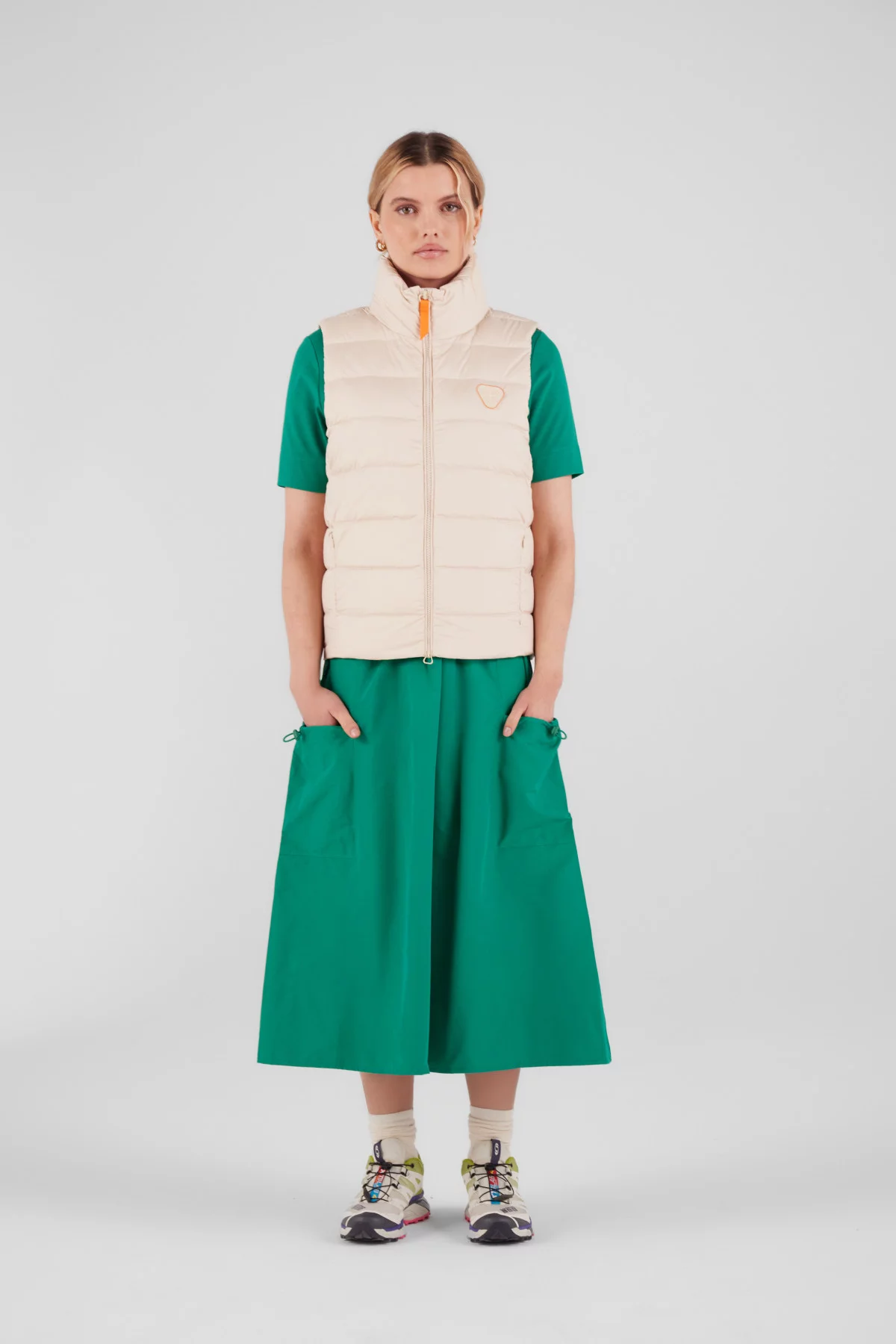 Sleeveless padded jacket...