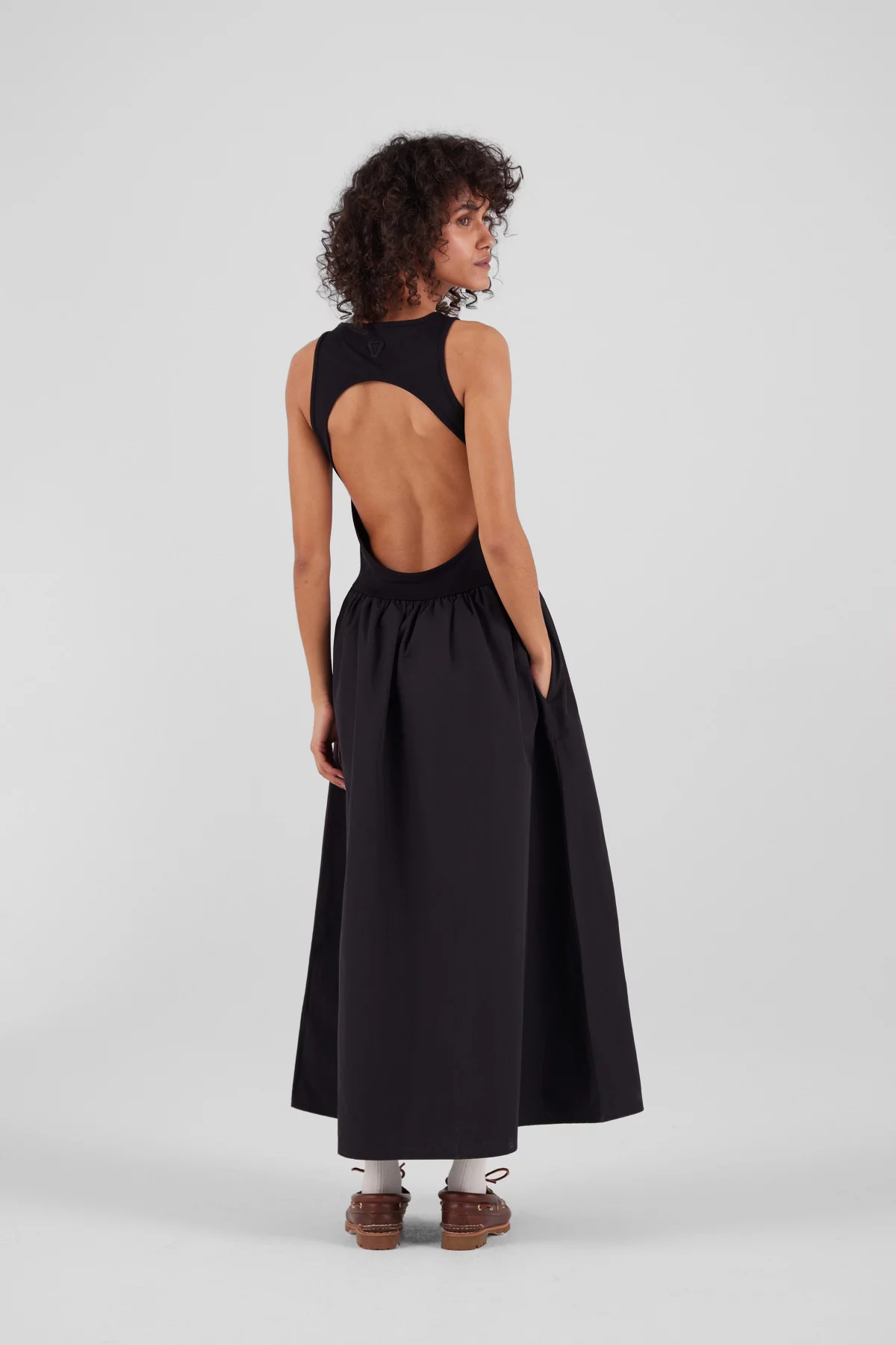 Robe midi sans manches avec ouverture dans le dos Marcelline