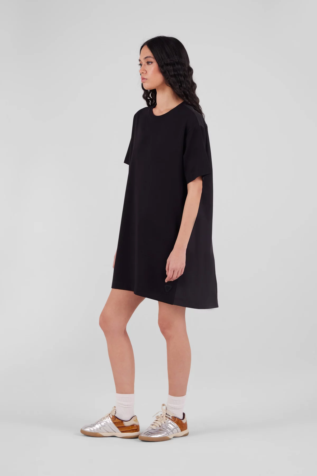 Robe courte avec dos en nylon plissé Wanda