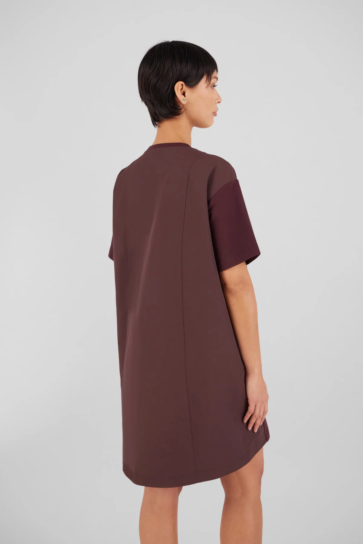 Robe courte avec dos en nylon plissé Wanda