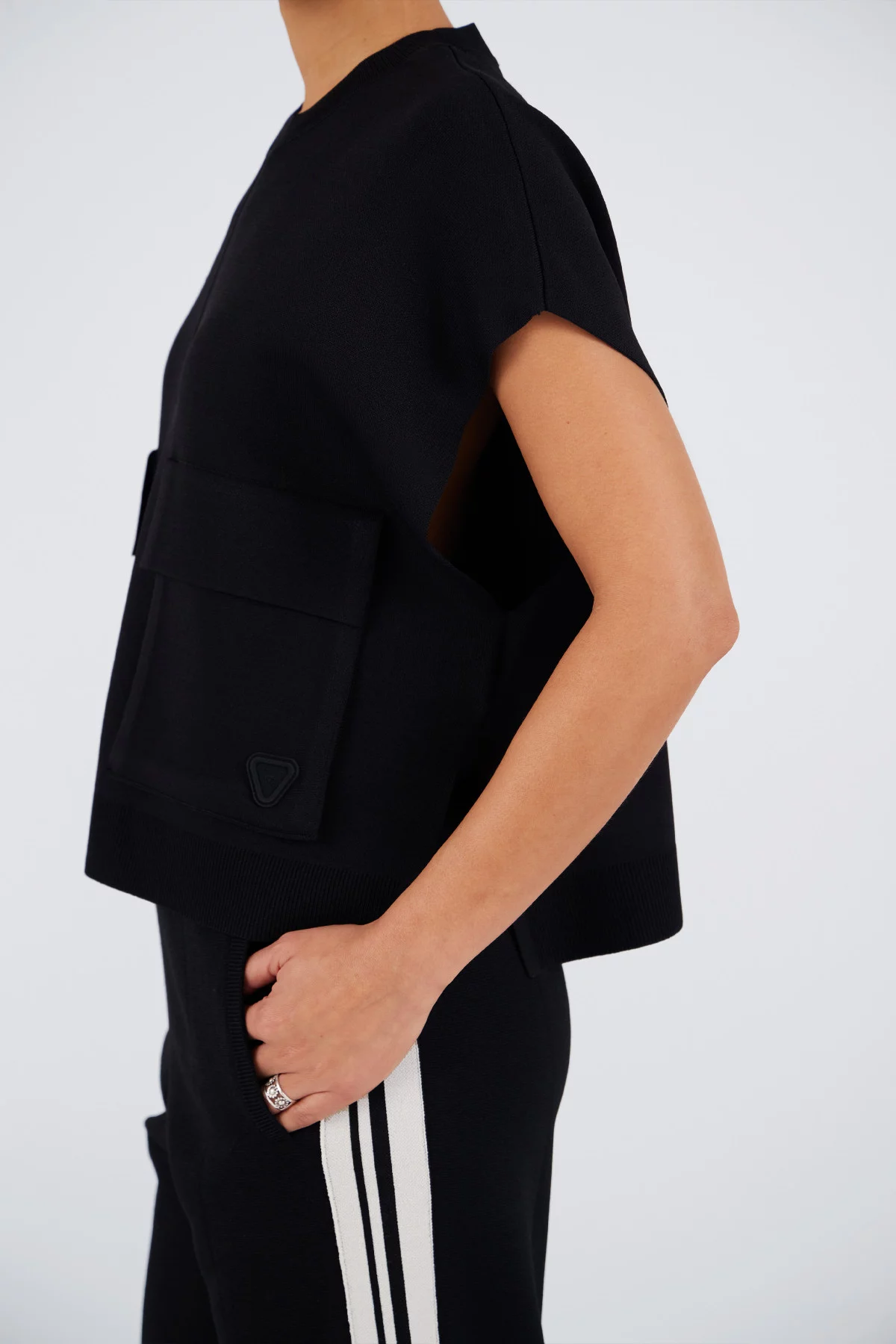 Round-neck knit sweater Chen