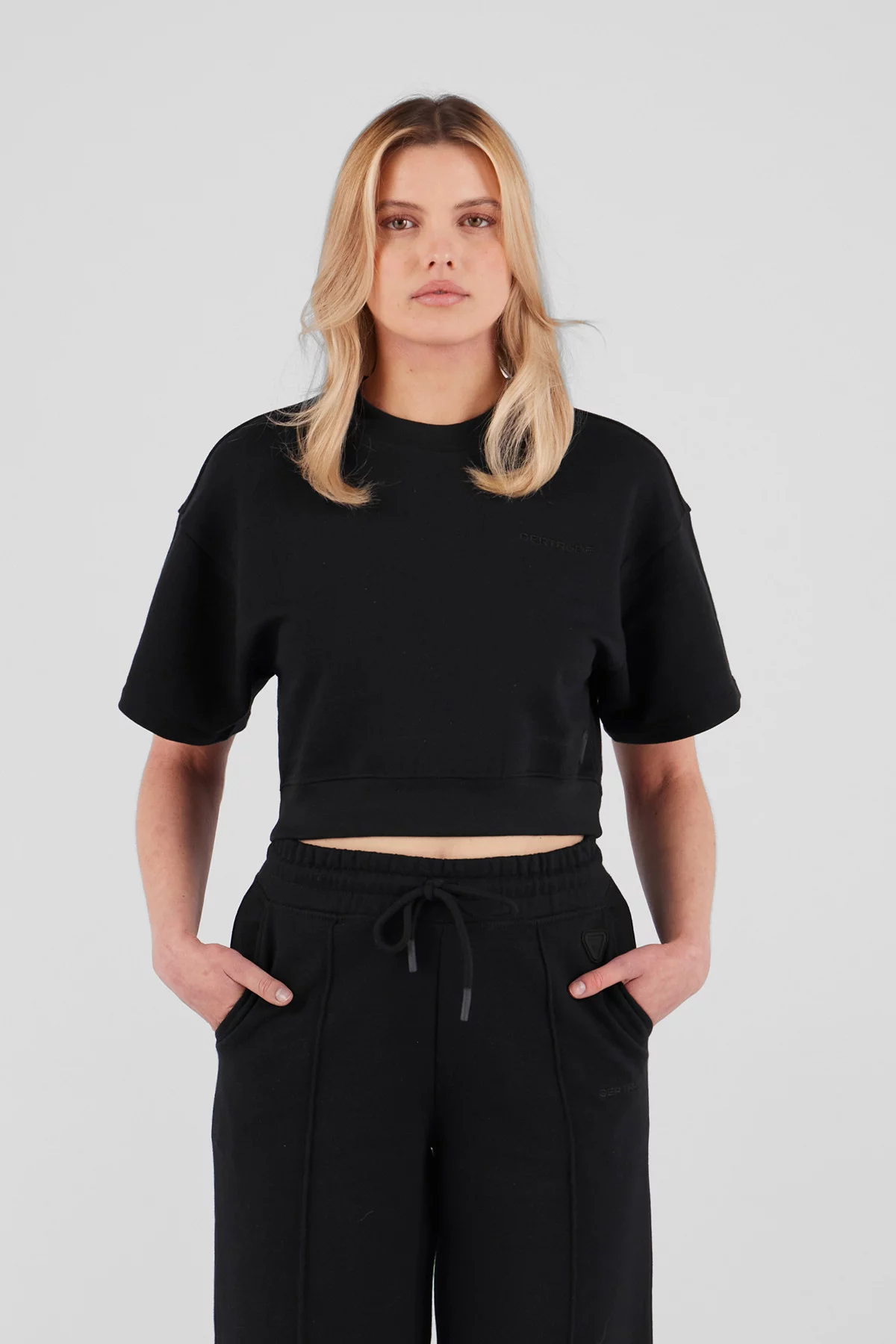 Cropped round-neck...