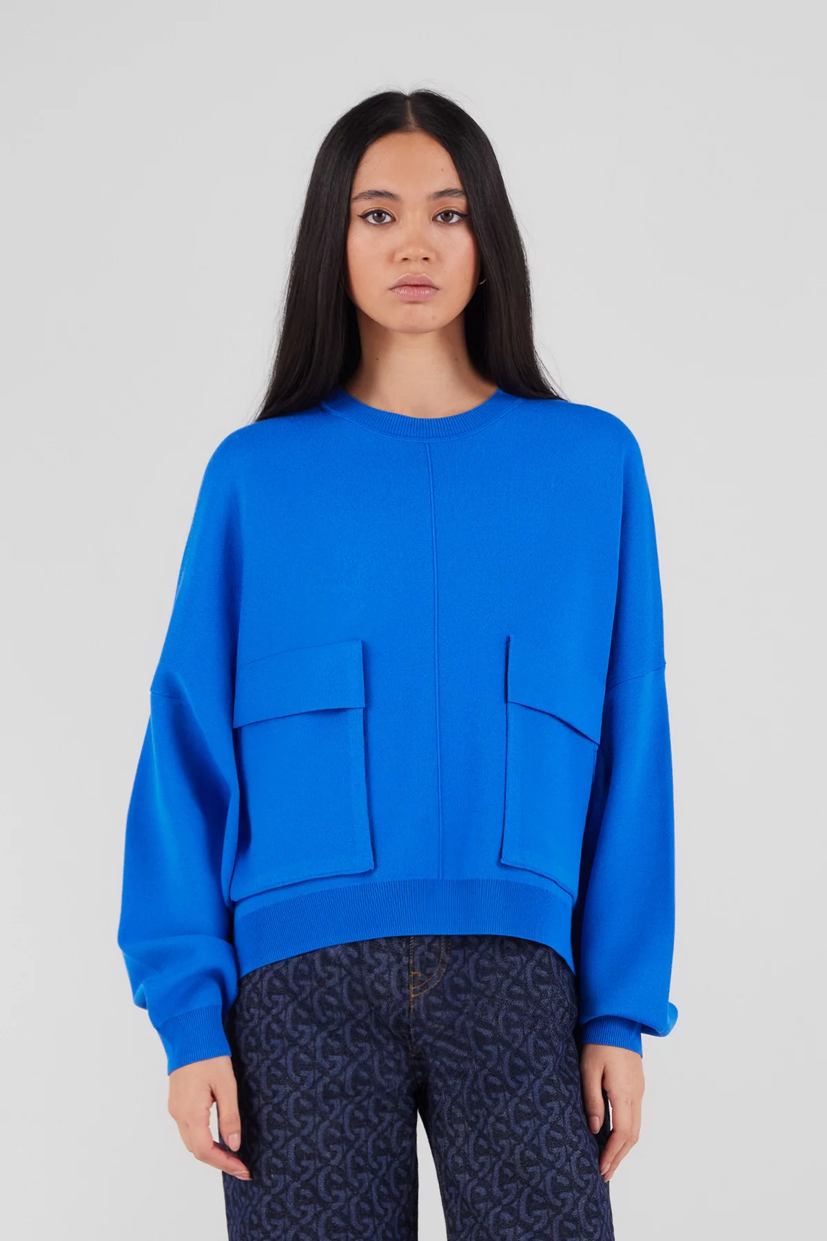 Round neck knit sweater...