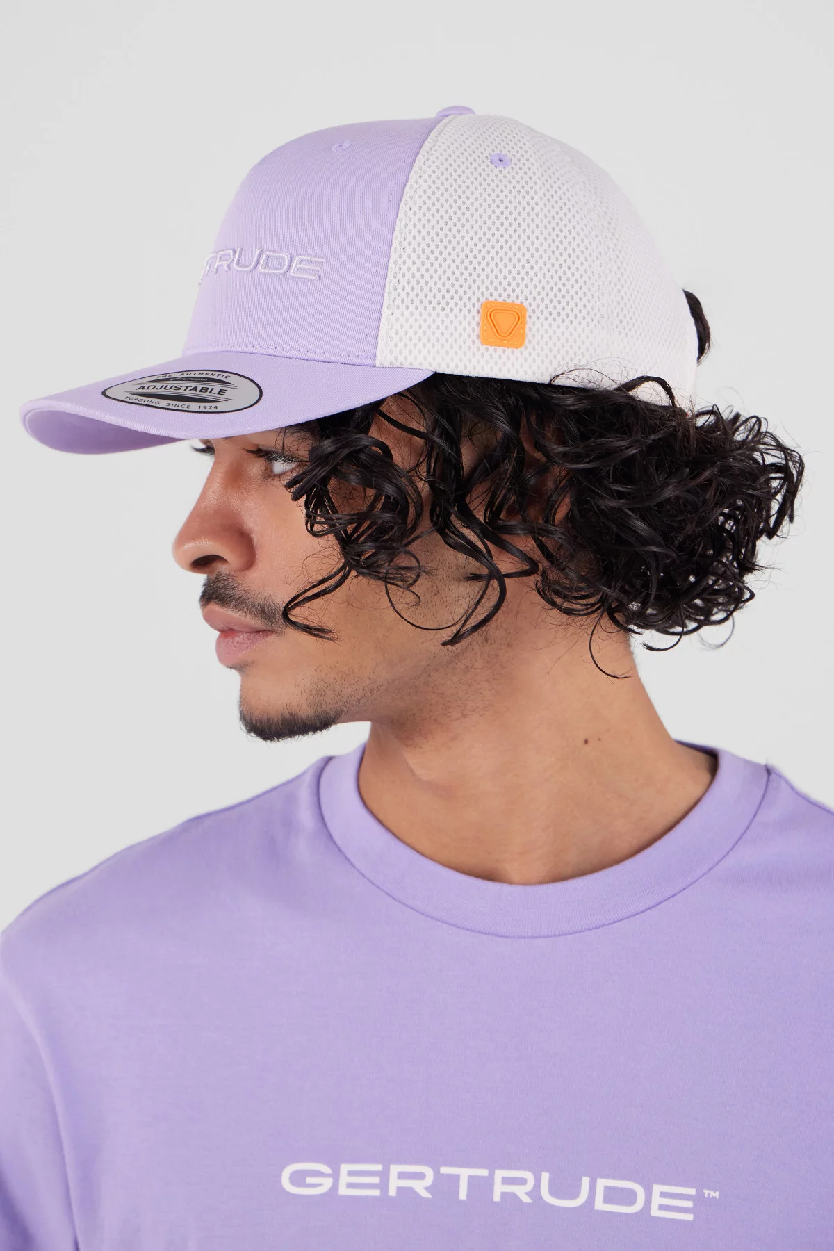 Cap with embroidered marking in front of Benja