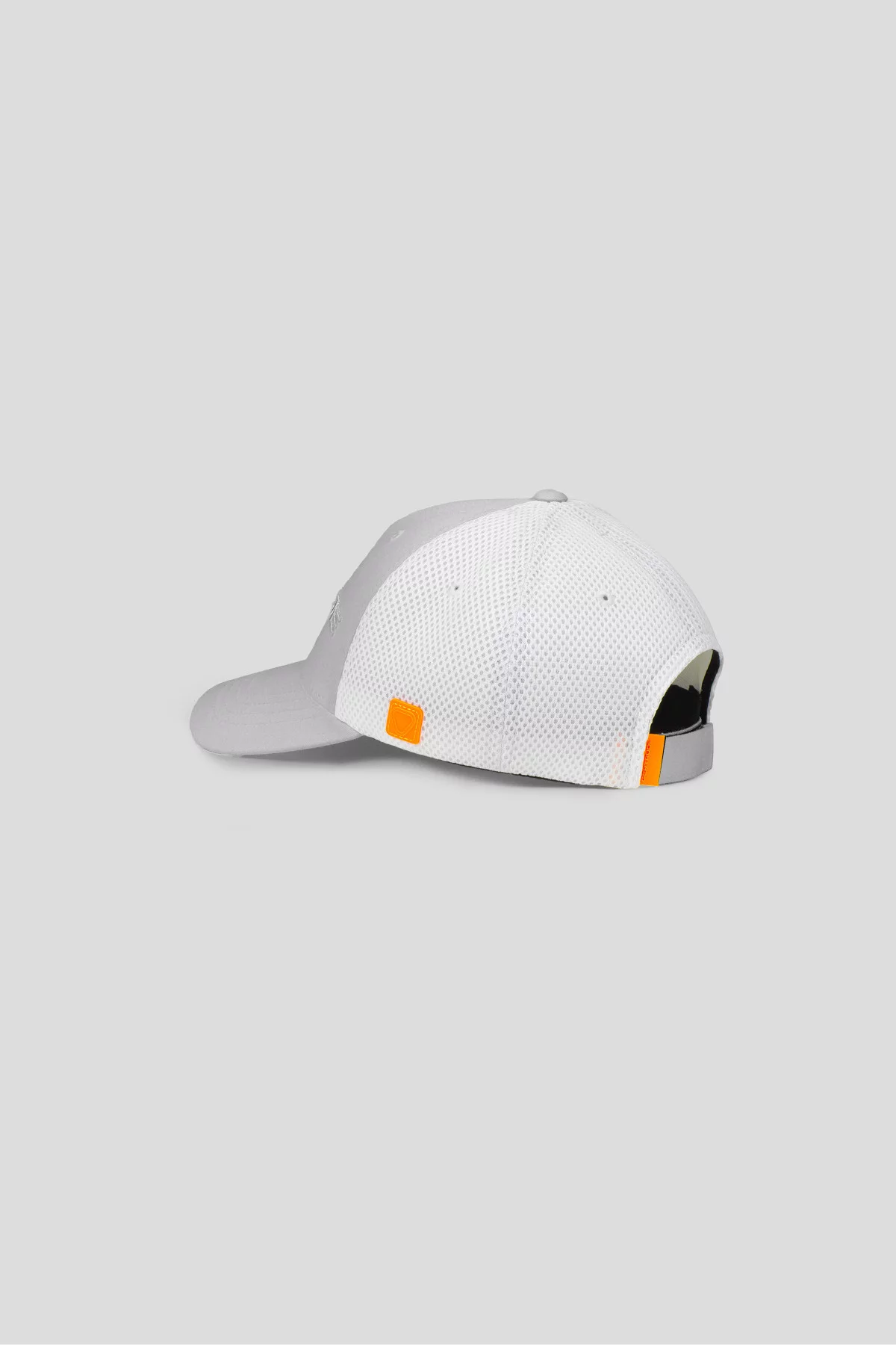 Cap with embroidered marking in front of Benja